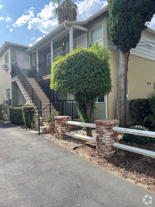 2 Bedroom Apartments under 2,300 in Burbank CA 3 Rentals