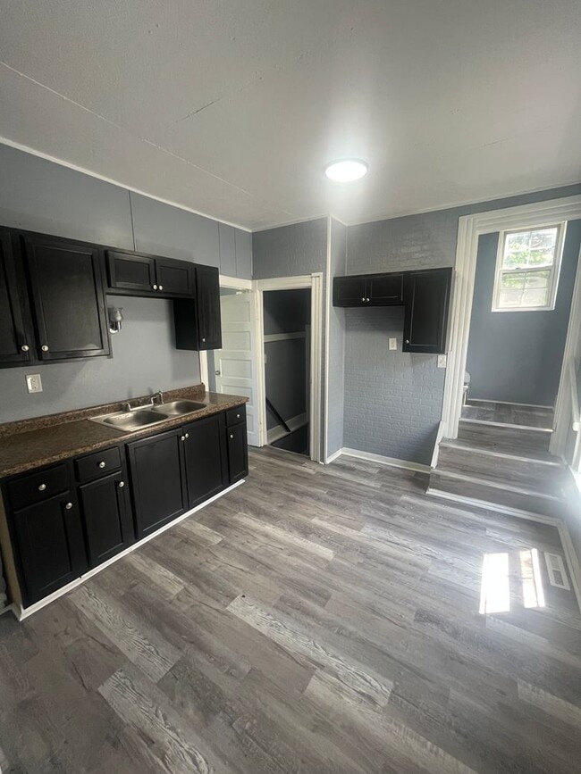 Building Photo - Section 8 Accepted, Charming 4BR 2 BA Home...
