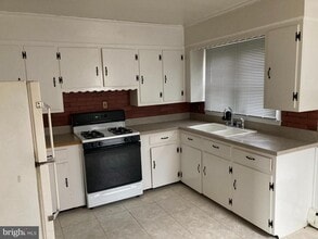 Building Photo - 30294 Rabbit Hill Rd