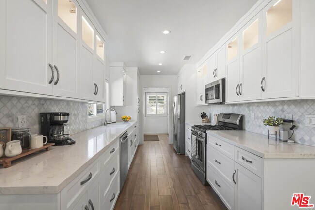 Foto del edificio - 4875 Bluebell Ave
