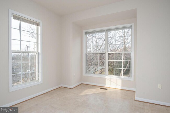 Foto del edificio - 446 Stanton Pl