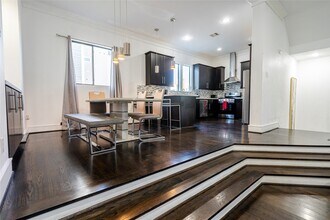 Building Photo - 1205 Summer St