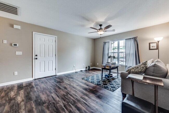 Building Photo - 1663 Maple View Way