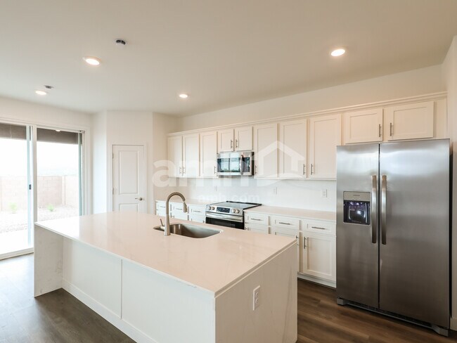 Building Photo - 6119 W Calle Lingo