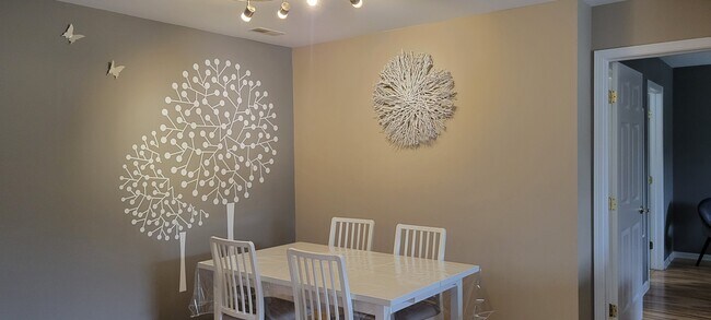 Comedor - 622 Cambridge Ct