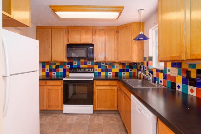 Building Photo - 1309 Pineview St