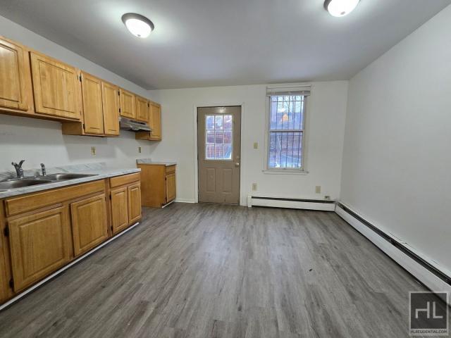 Foto del edificio - 4 bedroom in BROOKLYN NY 11206