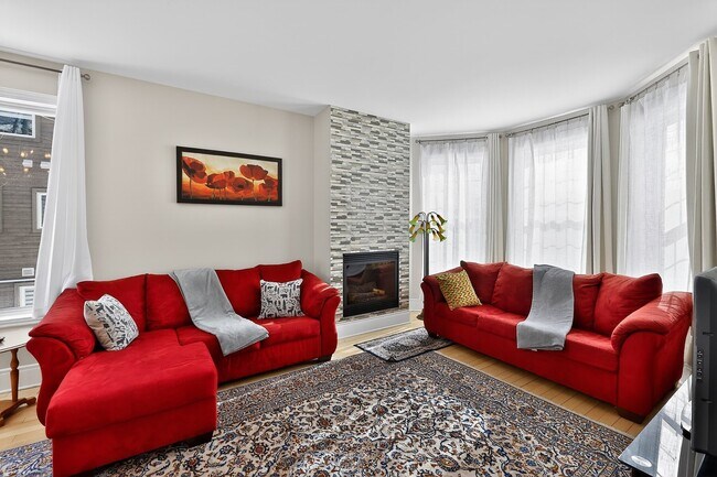 Building Photo - 521 Rue Principale
