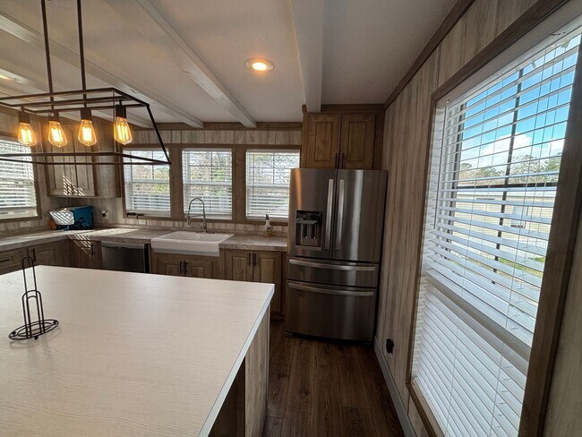 Foto del edificio - 8907 Deerwood Dr