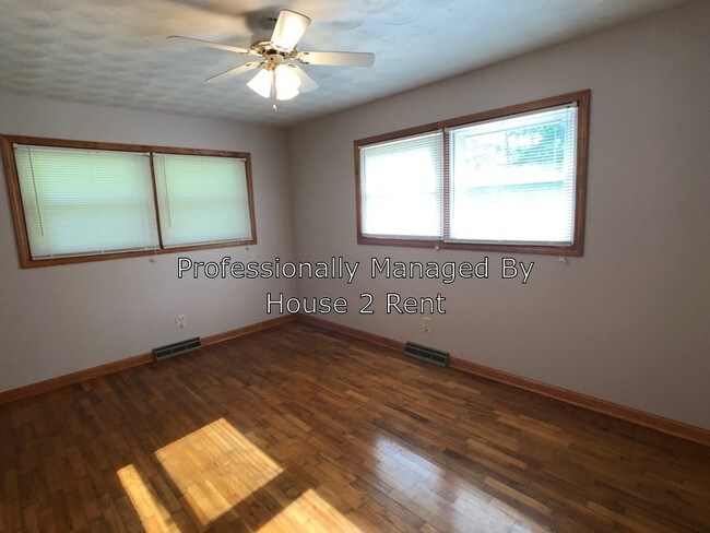 Foto del edificio - 806 Dogwood Ln