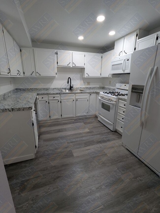 Building Photo - 3107 Scott Dr