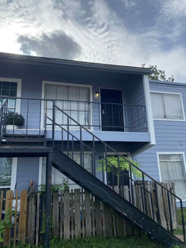 Building Photo - 5625 Antoine Dr