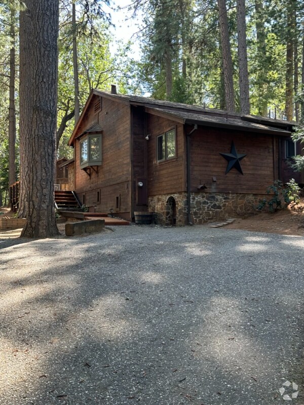 Apartments For Rent in Gold Run, CA with Hardwood Floors 3 Rentals