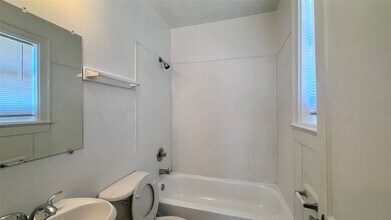 Building Photo - 3902 Dallas St