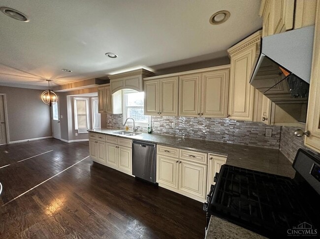 Building Photo - 7305 Cascade Dr