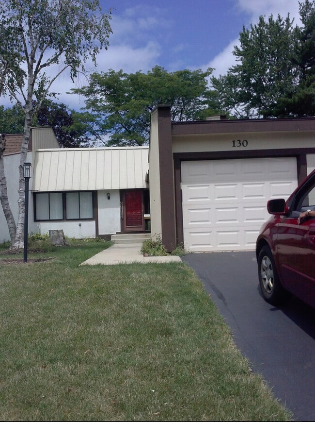 Building Photo - 130 Cascade Dr