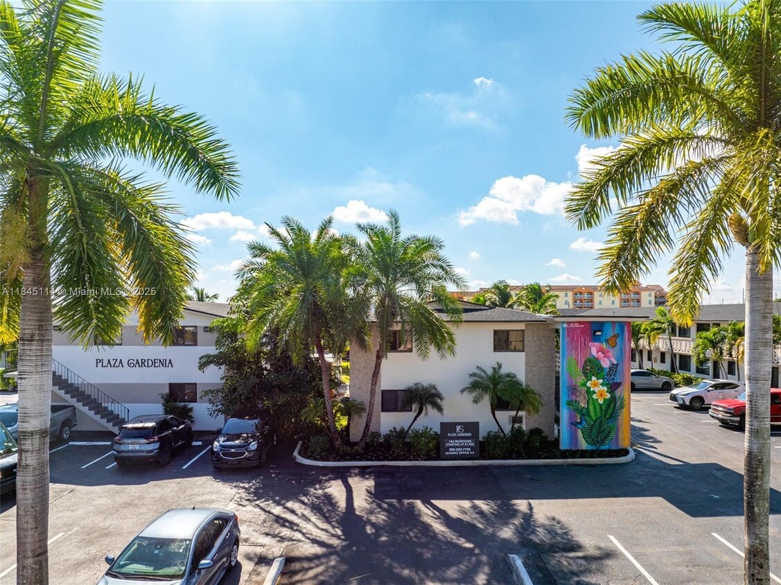 Foto principal - 1310 W 29th St