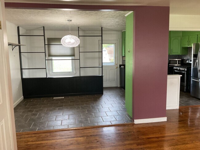 Building Photo - 2 br, 1 bath House - 3 SPEYER RD