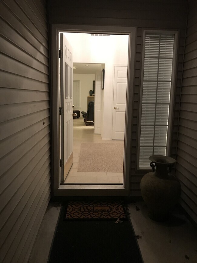 Foto del edificio - 8419/8421 NE 56th Street