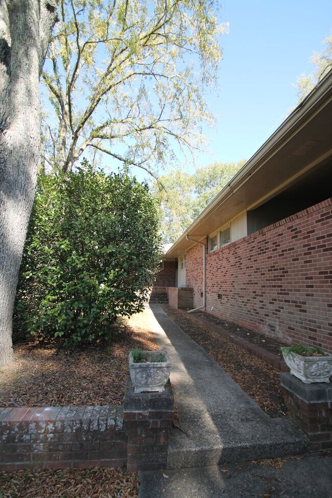 Foto del edificio - Exclusively Offered By MUSE REALTY, LLC.