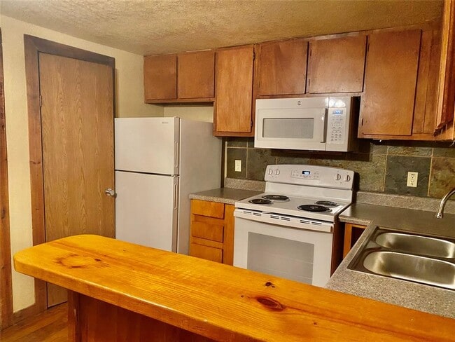 Building Photo - 1705 Chris Craft Dr