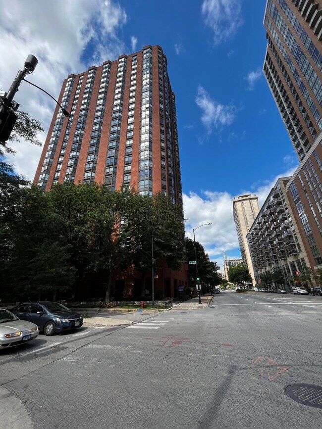 Foto del edificio - 899 S Plymouth Ct