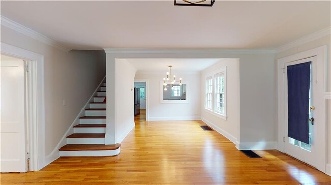 Building Photo - 972 Cumberland Rd NE