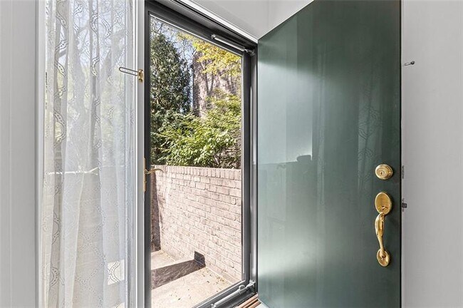 Foto del edificio - 391 Hemlock Ct
