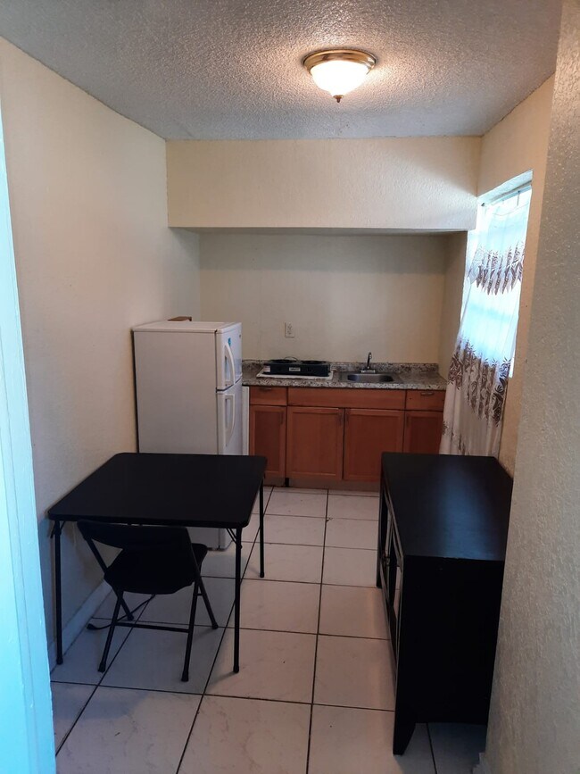 Building Photo - 8801 Sheraton Dr