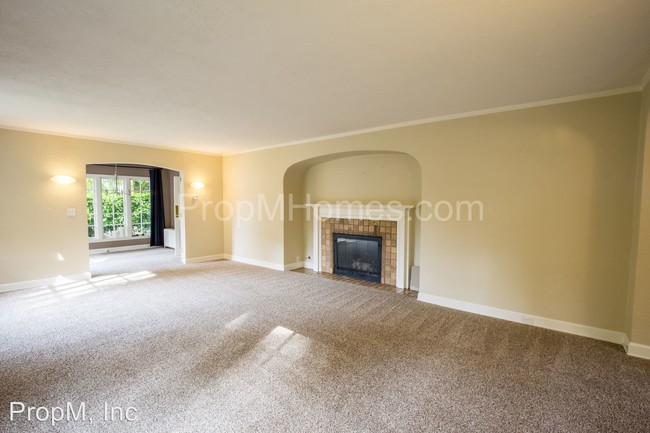 Building Photo - 3017 SE Claybourne St