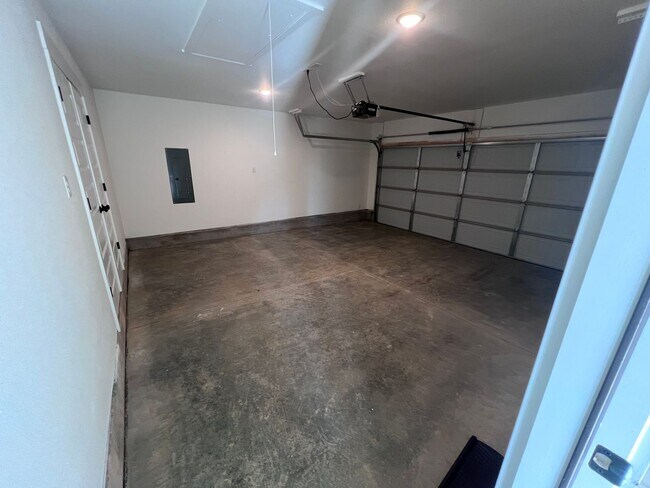 Building Photo - 4 Bedroom In Webb City!