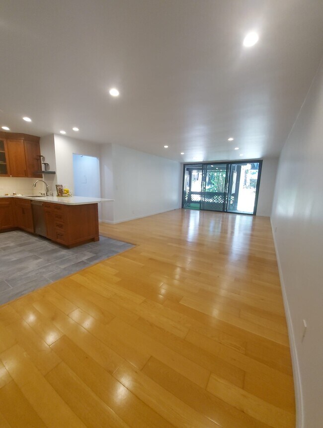 Building Photo - 8640 Gulana Ave