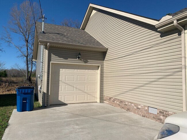 Foto del edificio - 3 Bedroom, 2 Bath Home Located in Manchester
