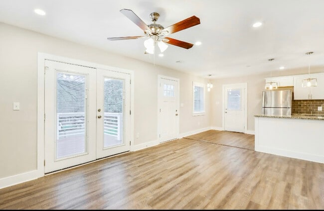 Building Photo - 2121 Nichols Ln