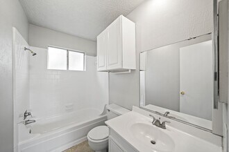 Building Photo - 303 Hearthside Cir