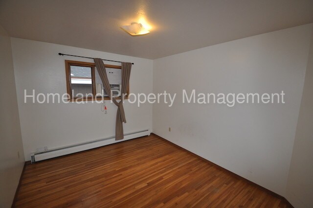 Building Photo - 807 W Alice Ave