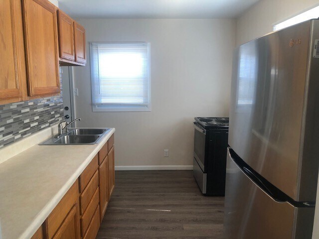 Building Photo - 1406 Sunset Dr