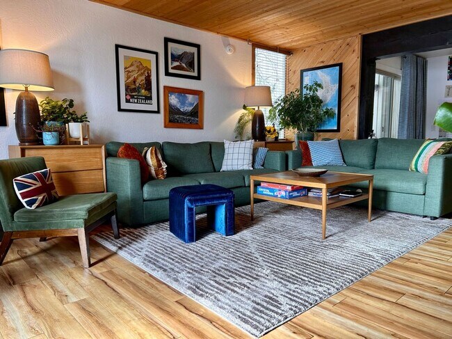 Foto del edificio - 1904 Sierra Nevada Rd