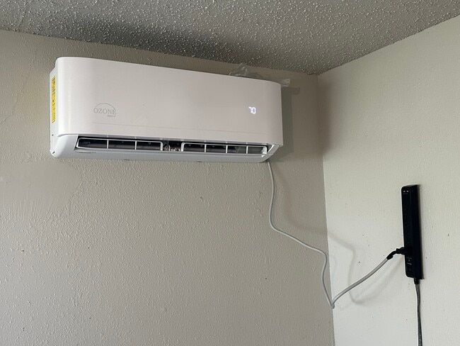 Building Photo - 1104 Fremont St