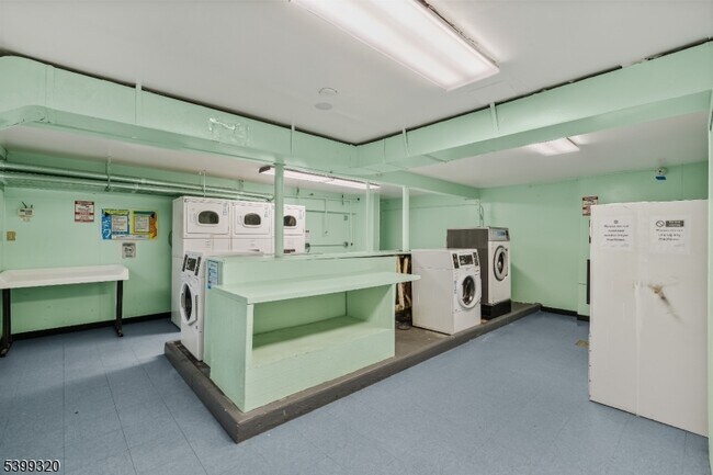 Foto del edificio - 71 College Dr