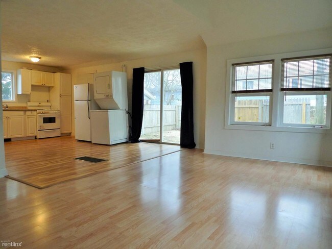 Foto del edificio - 338 Goguac St W