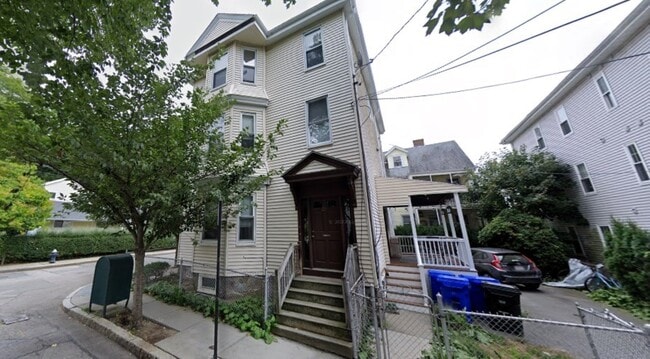 Building Photo - 23 Roberts St