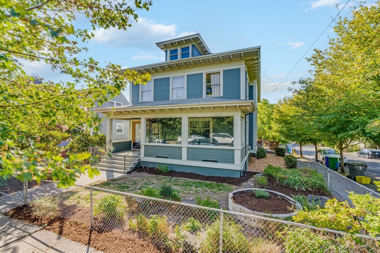 Primary Photo - 2605 SE 23rd Ave