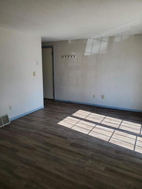 Foto principal - 511 10th Ave NE