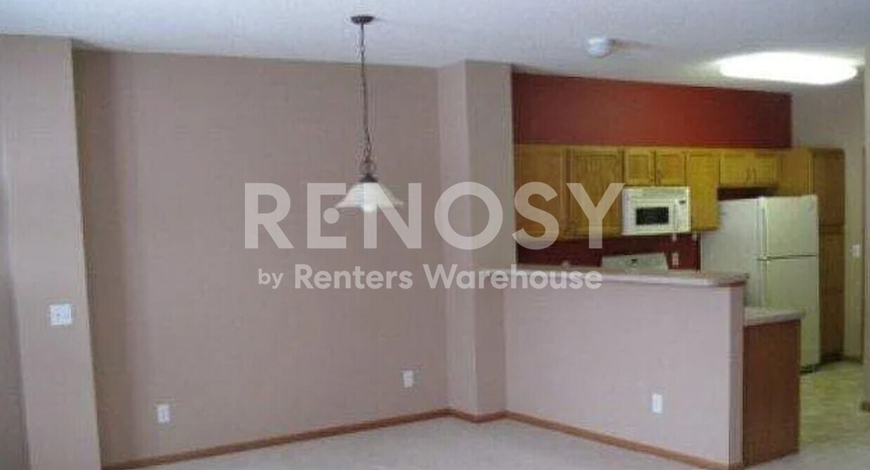Building Photo - Available August 1st - this 2 bedroom, 1.5 bath townhome in Rosemount!