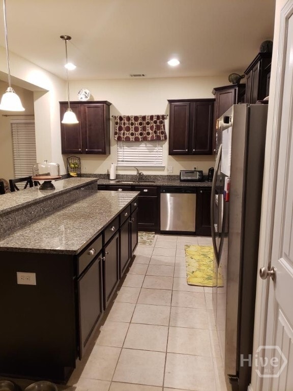 Building Photo - 60 Sunbury Dr