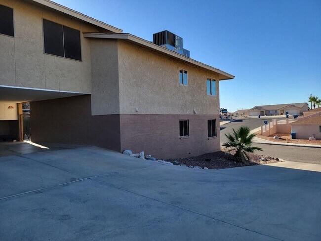 Building Photo - 2031 Chaparral