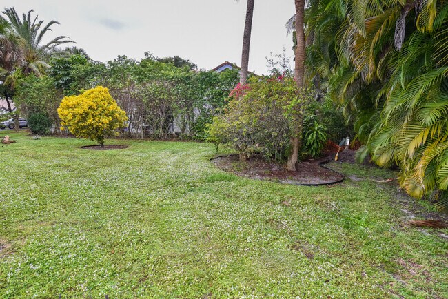 Building Photo - 791 Parkside Cir N