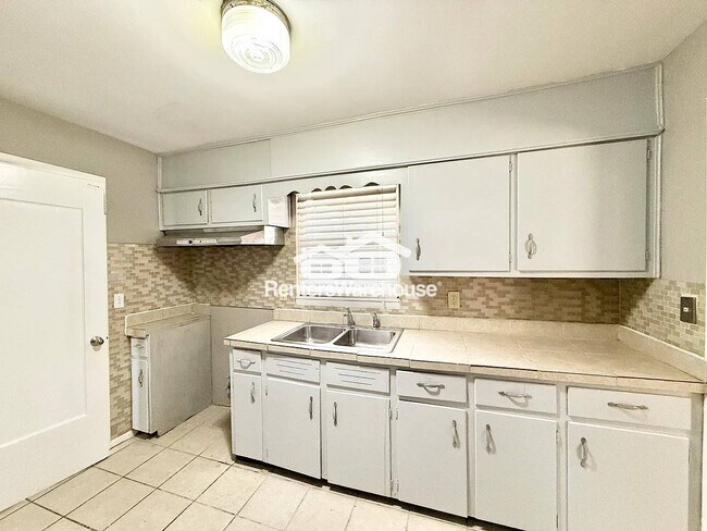 Foto del edificio - 940 Center Way SW
