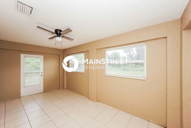 Foto del edificio - 3 Bedroom Pet-Friendly Home in North Port, FL with Main Street Renewal